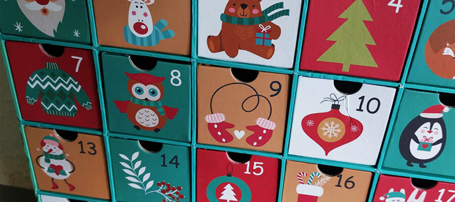 Adventskalender mit 24 Schubladen